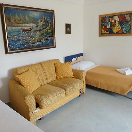Alloggio Turistico Isabella Ventotene Esterno foto